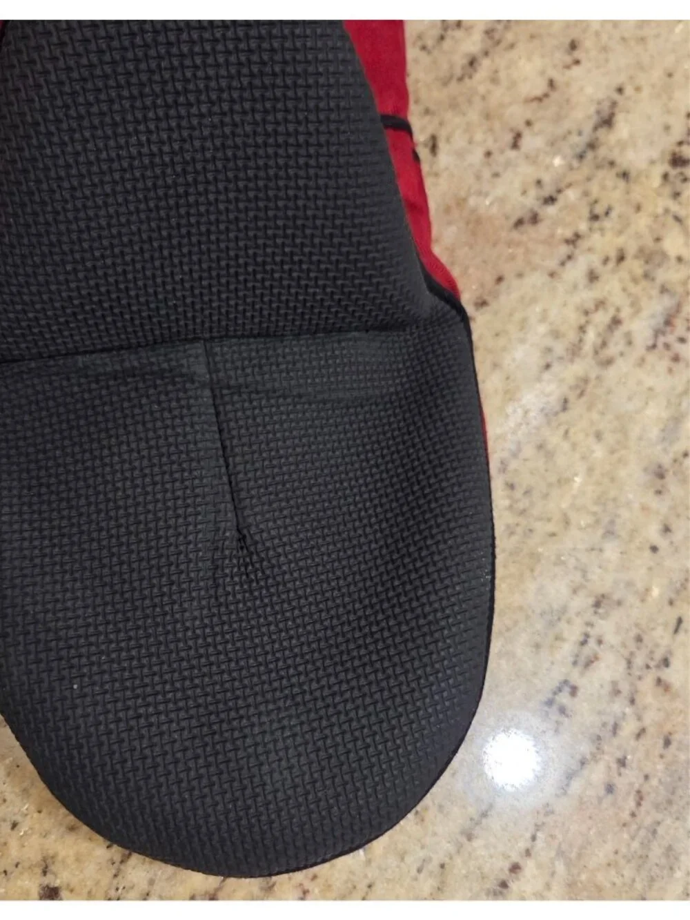 New! Better Homes & Gardens Neoprene non slip Grip Oven Mitt Red Black